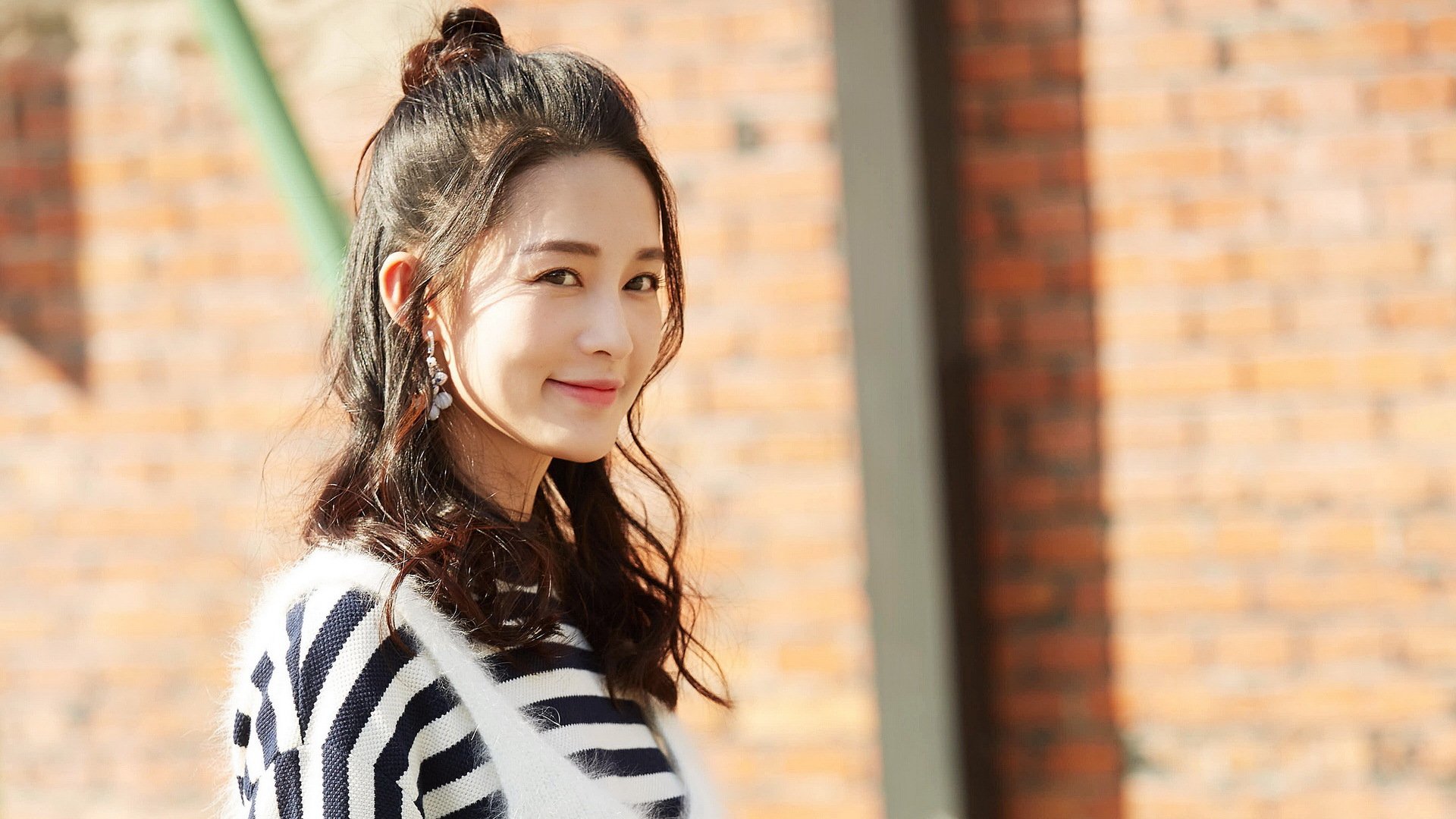 荷兰女足在预选赛中与西班牙队激战，荷兰女足吧