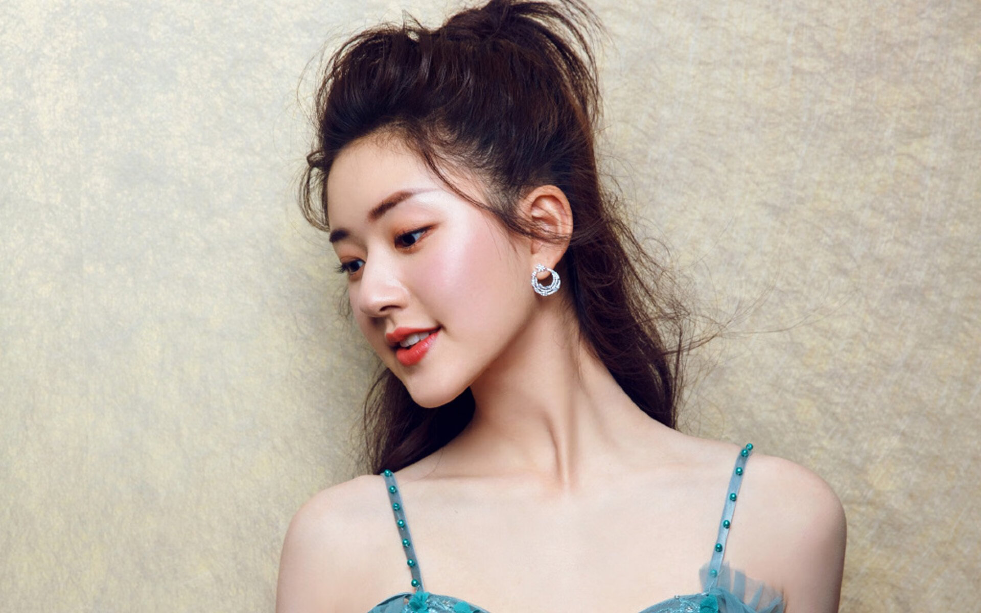 开云中国大陆-河床篮板球表现抢眼，河床队球衣演变