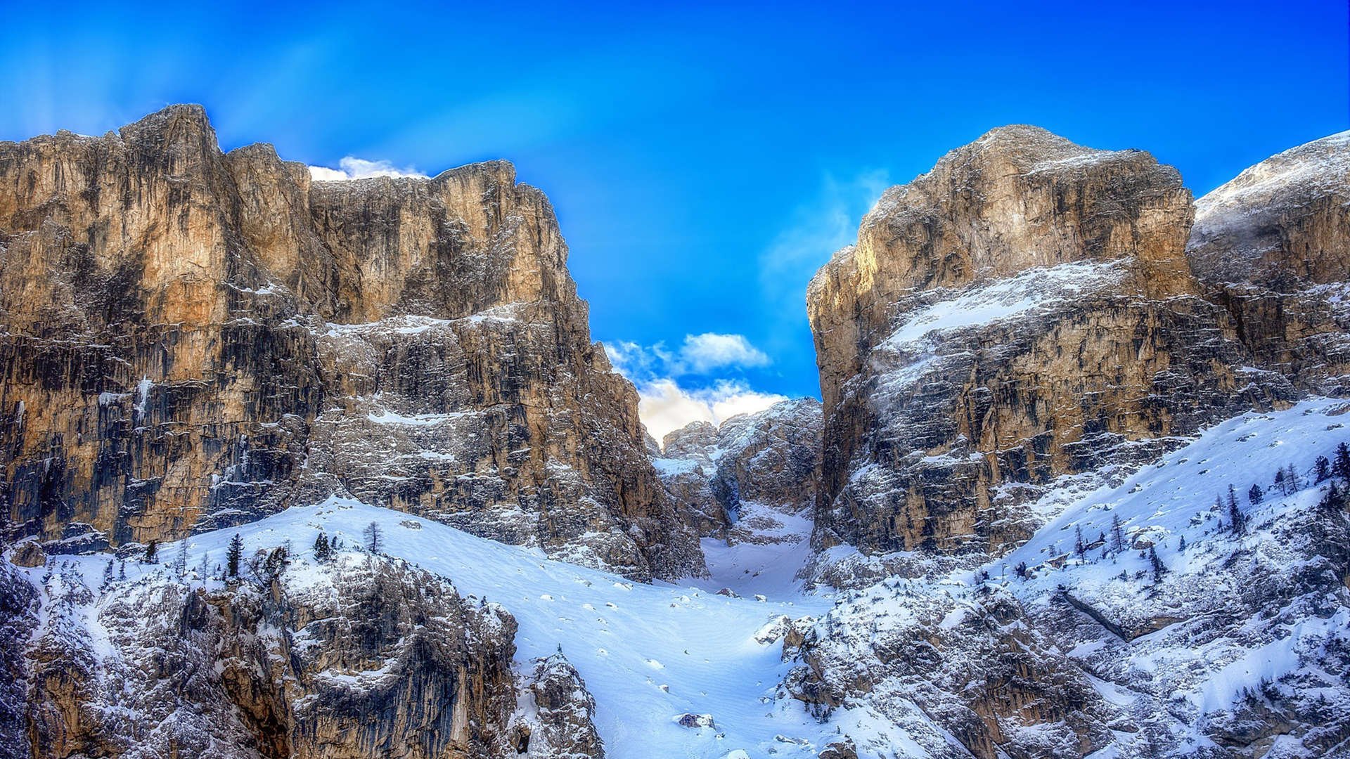 边路传中与中路直塞效率差异是否因对手防线类型决定,边路传中最好的球员