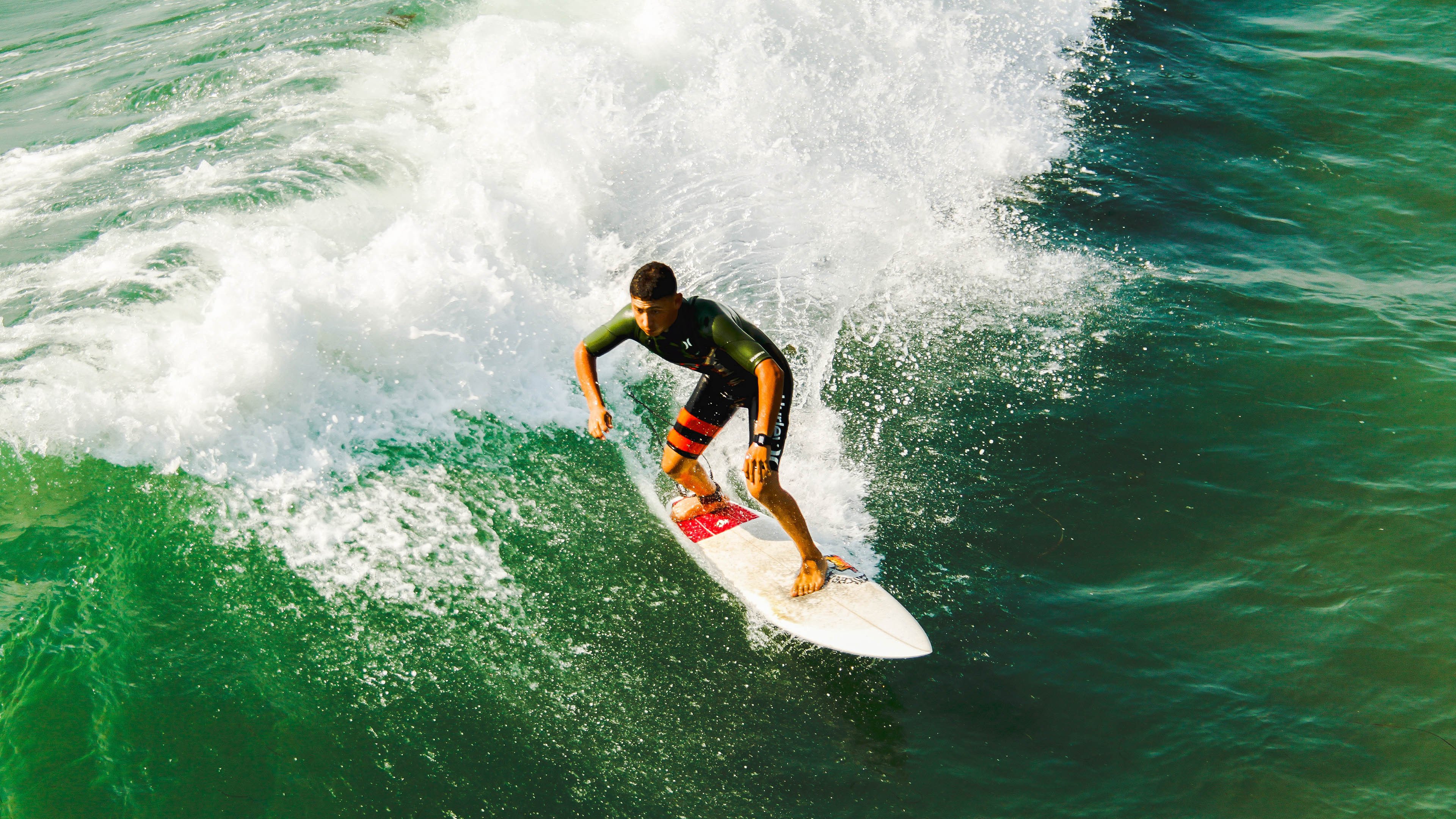 “汤姆·佩顿短距离自由泳再创佳绩，迈向国际舞台”